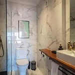 King's House Apartment *